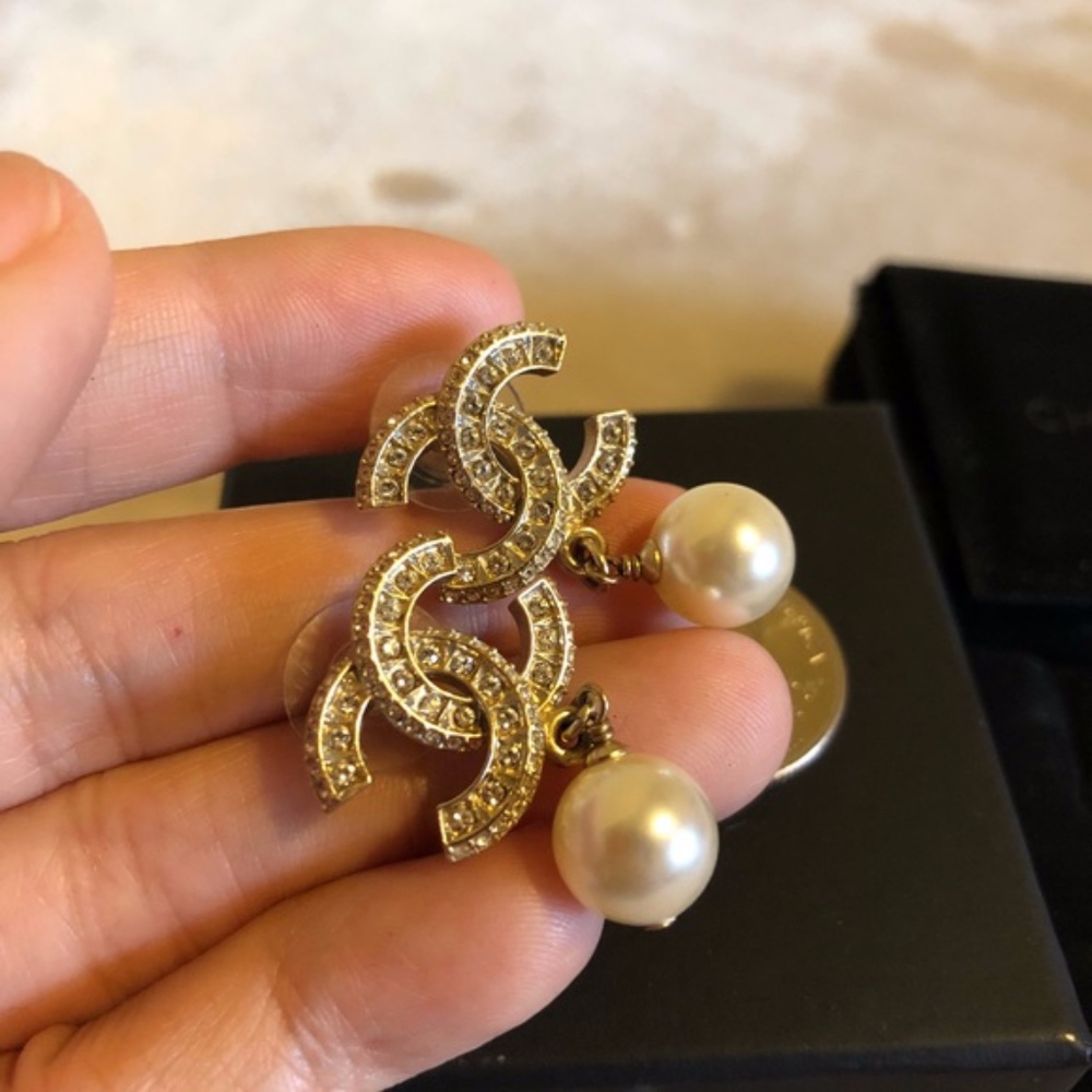 Chanel crystal cc pearl dangle earrings - Picture 4 of 5